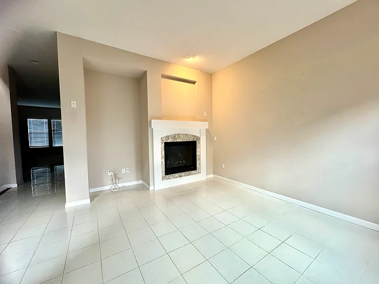 7877 Vallagio Ln — Photo 6
