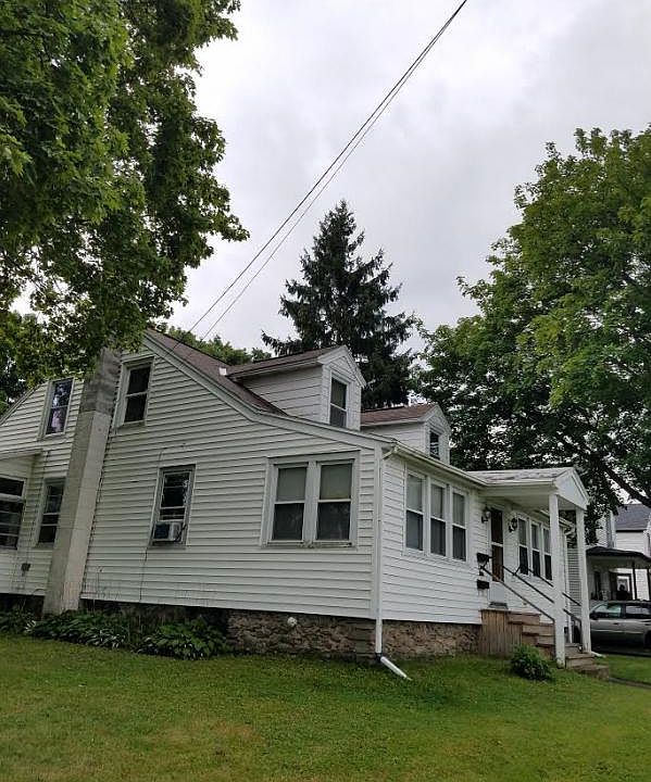 2nd image of 726 Union St
