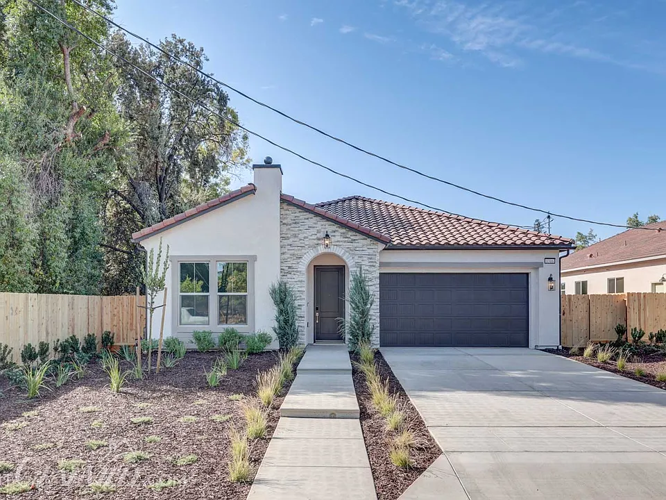 1316 E Santa Ana Ave