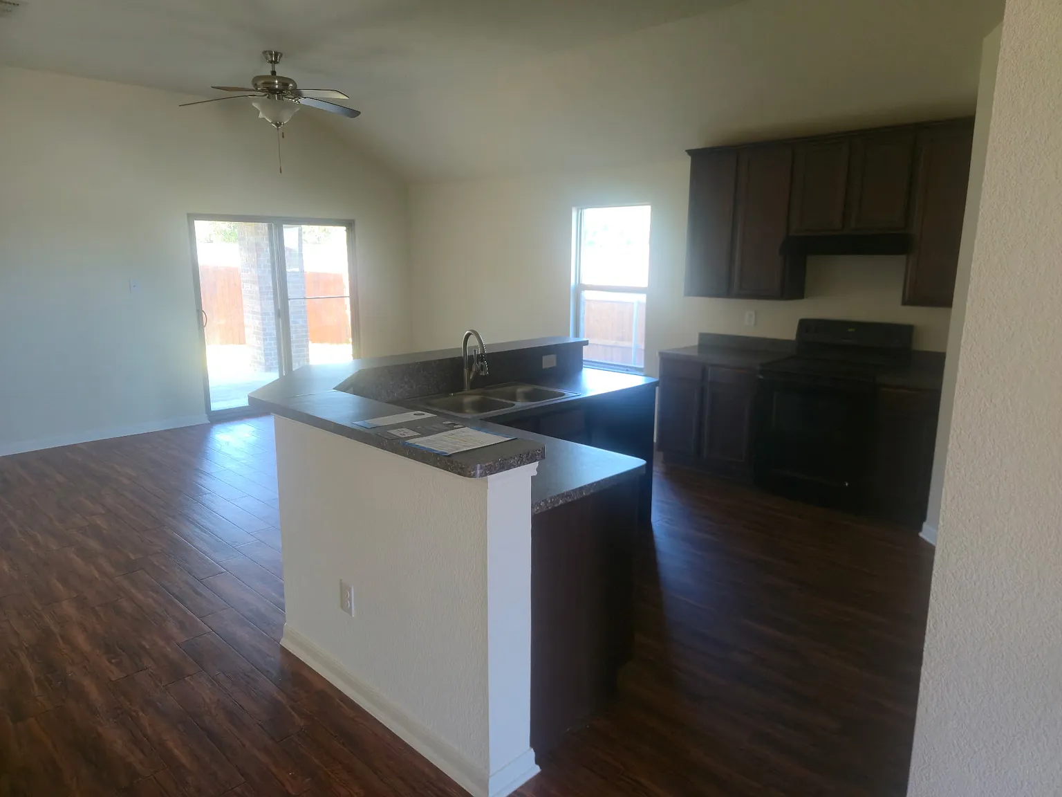 4 bed, 2062 sqft, $2,395 — Photo 3
