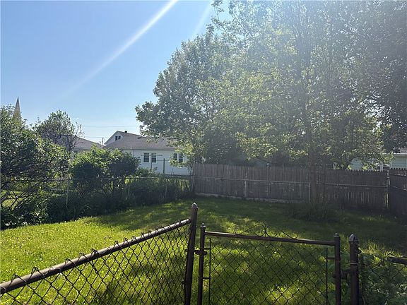 4th image of 37 Bennett Ave