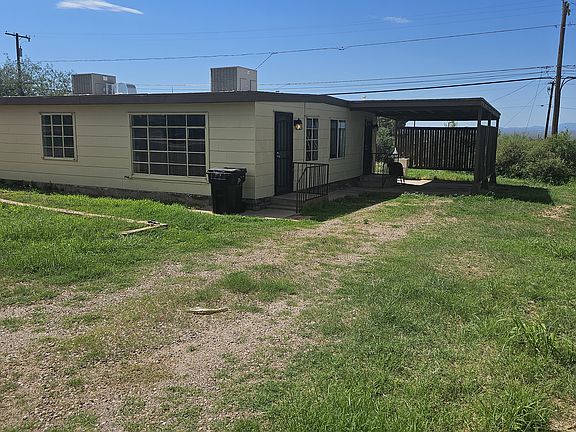 Front of entire house...unit for rent is on the right size of this picture!