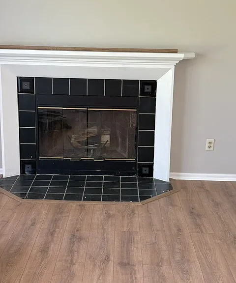 1785 N Maple Rd — Photo 2