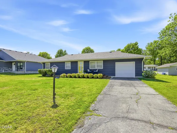 1611 Cherry Blossom Ln, Carthage, MO 64836