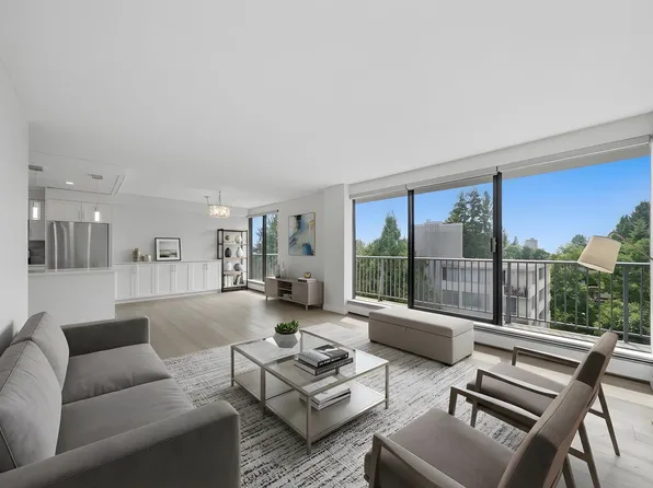 1745 Esquimalt Ave #802, West Vancouver, BC V7V 1R7