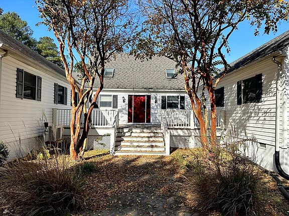 2nd image of 14256 Lorraine Ln