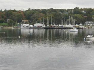 28 Cliff Ave, Portsmouth, RI 02871