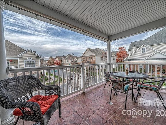 3rd image of 15516 Barossa Valley St