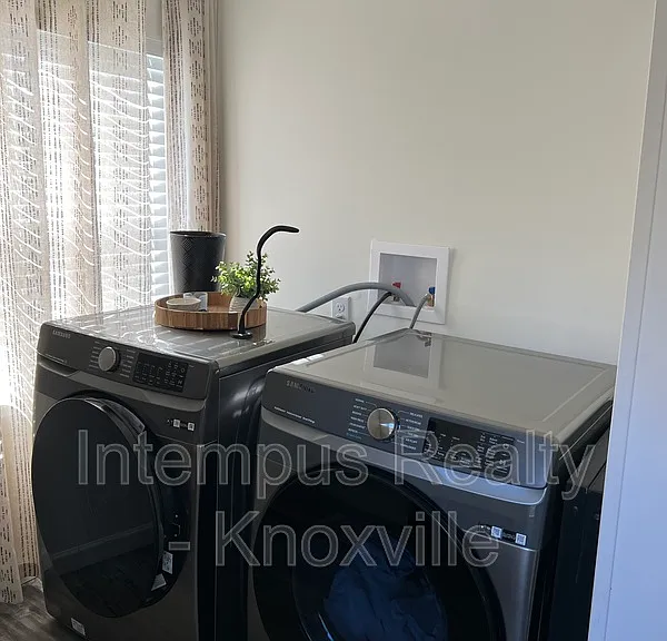 1104 E Hendron Chapel Rd — Photo 30