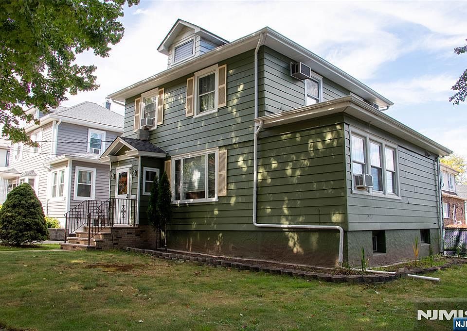1st image of 883 Ray Avenue