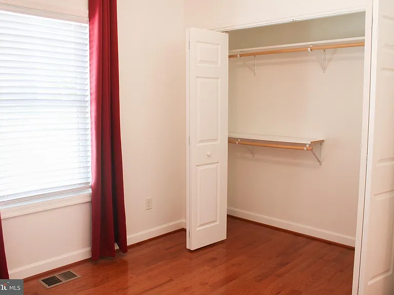 335 S Commerce St — Photo 16