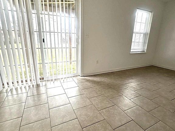 3rd image of 1601 Airport Ave