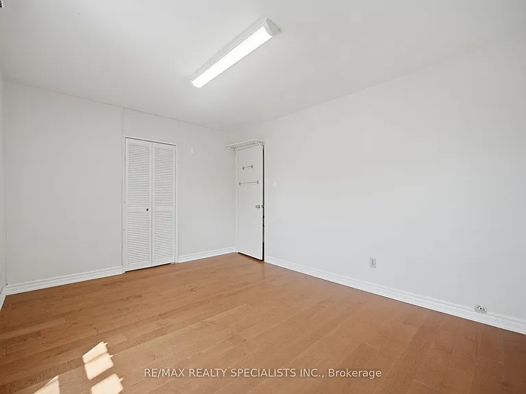 701 Burnhamthorpe Rd #106 — Photo 29