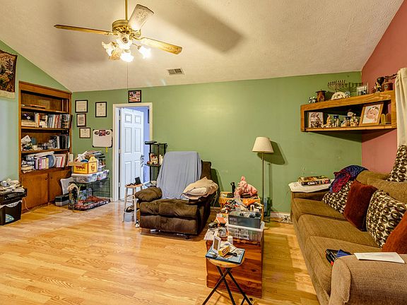 4th image of 7718 Chadwick Dr
