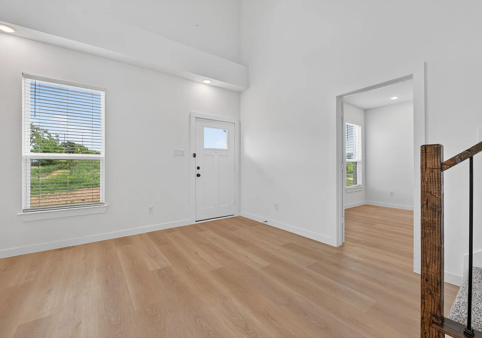 Yasmin Court Townhomes — Photo 2