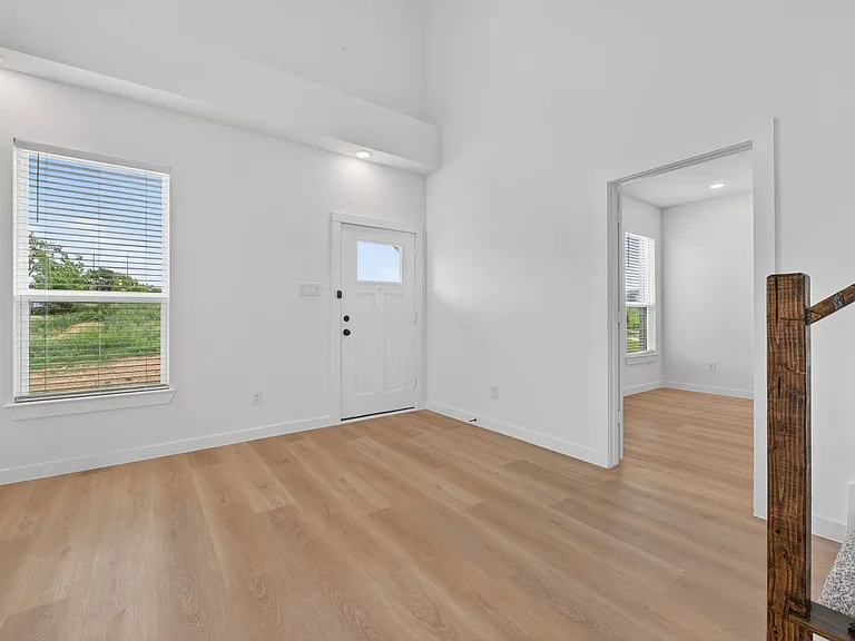 10520 Tube Dr — Photo 2