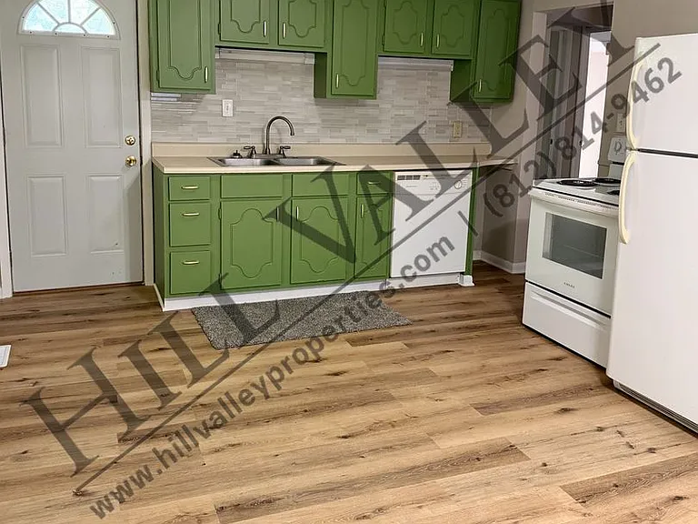 1012 E Marley Dr — Photo 3