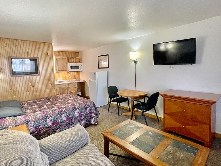 102 N Maple Ave #22 — Photo 2