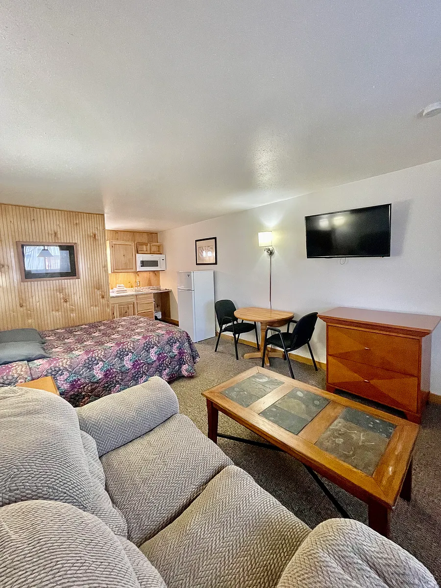 Building Photo - 102 N Maple Ave #22