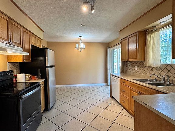 5th image of 10809 W 95th St