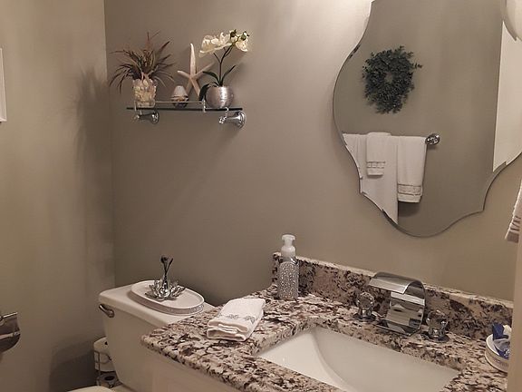4th image of 242 Abbotsford Dr