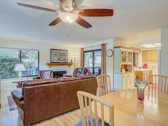 4th image of 7962 Arcade Lake Ln #46