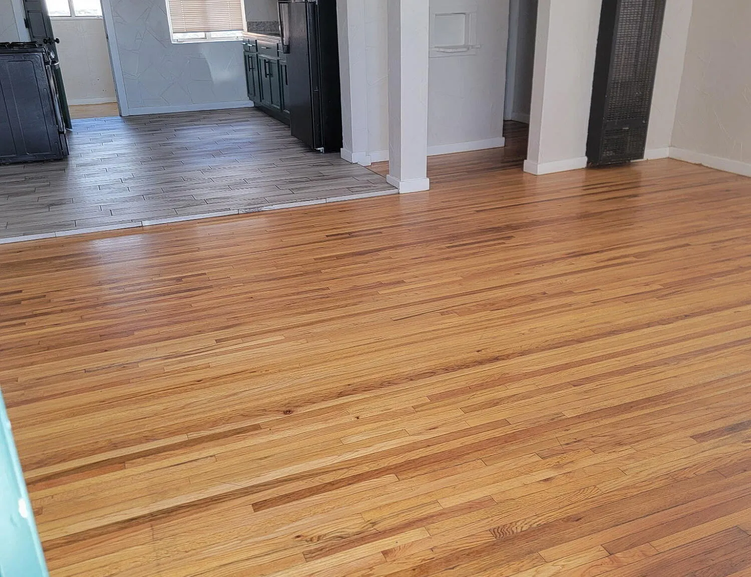 2 bed, 1.0 bath, 990 sqft, $1,100 — Photo 2