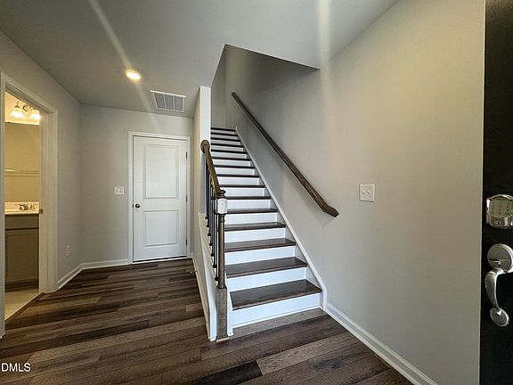 5th image of 407 Deercroft Dr