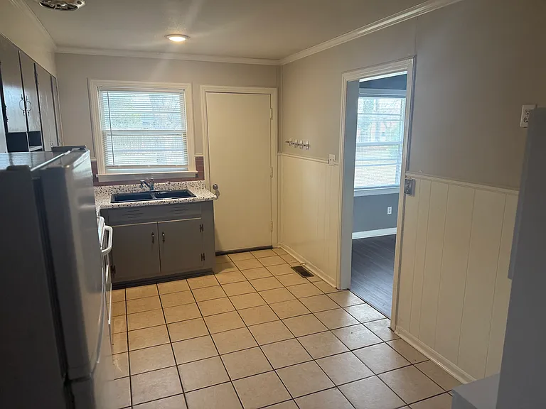 2602 Waltham Dr NE — Photo 12
