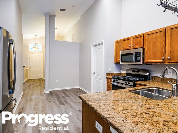 5th image of 723 Somerstone Dr