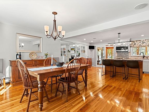 3rd image of 6 Exeter Way