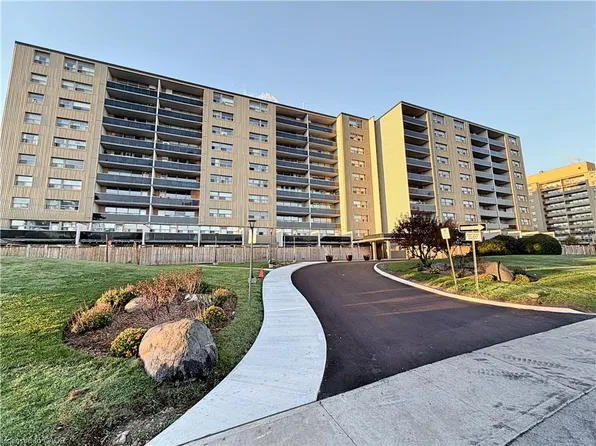 15 Albright Rd #804, Hamilton, ON L8K 5J2