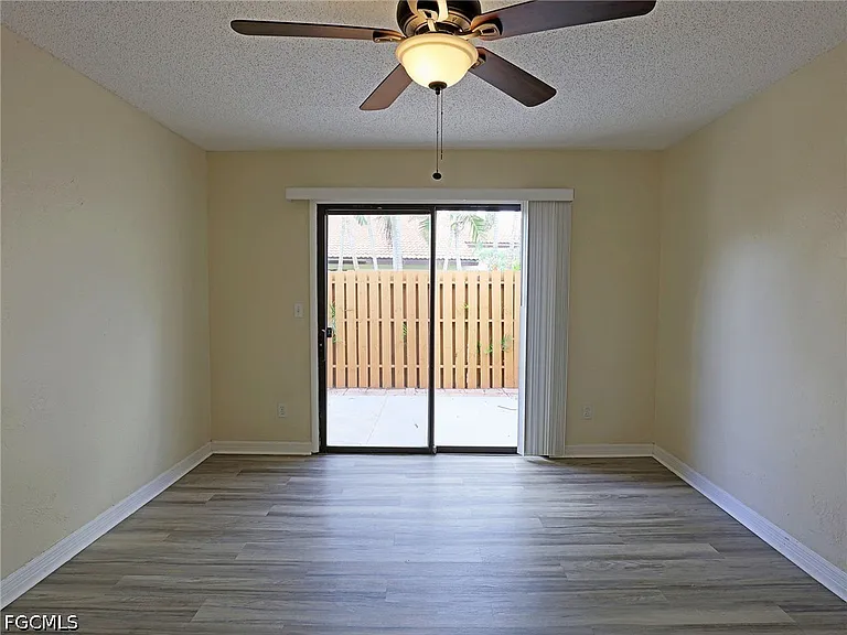 1420 Park Shore Cir #3 — Photo 12