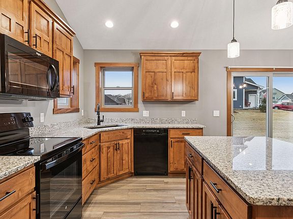 4th image of 497 Westwood Dr