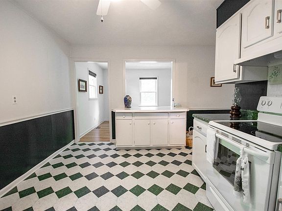 5th image of 147 Aspen Ave