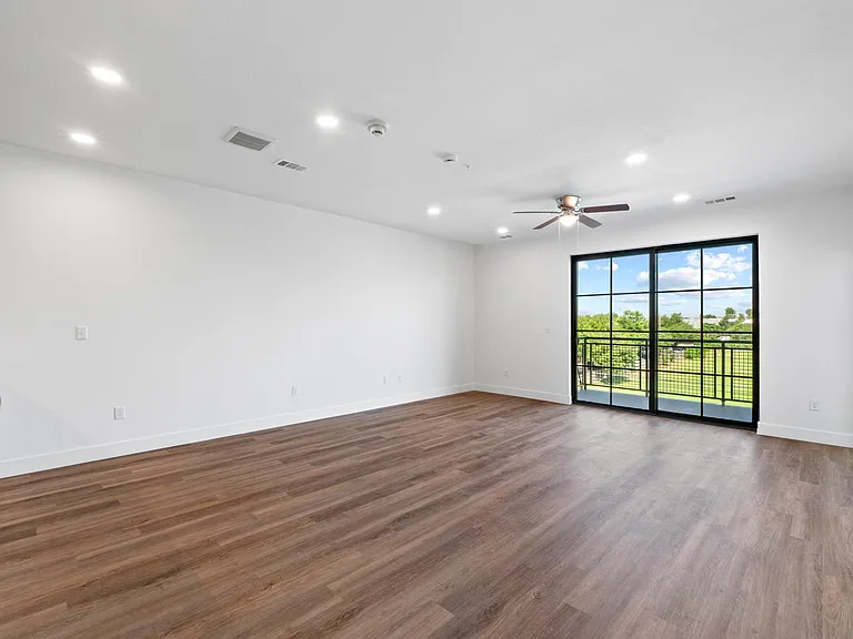 4315 S Congress Ave #323 — Photo 5