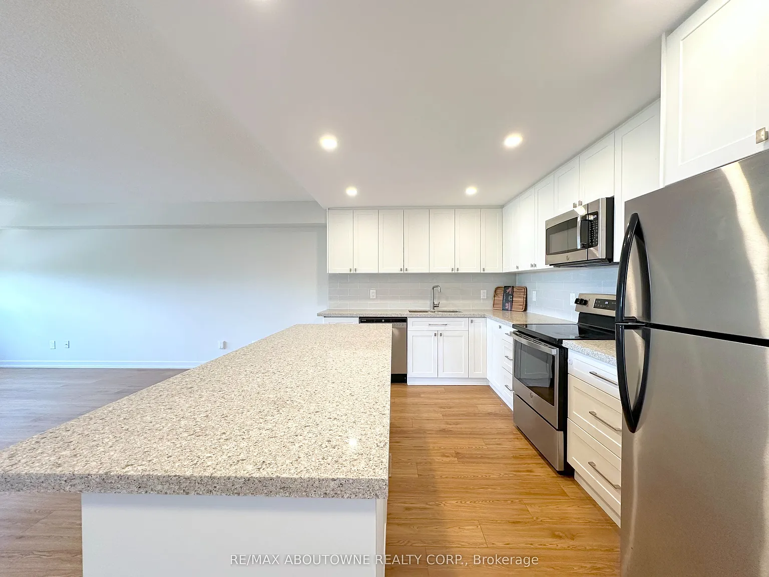 2 bed, $2,950 — Photo 4