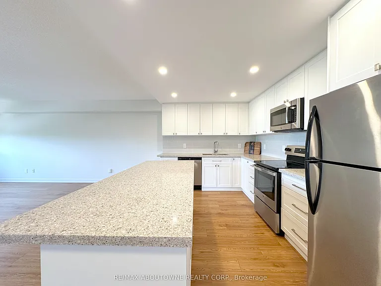 165 La Rose Ave #508 — Photo 4