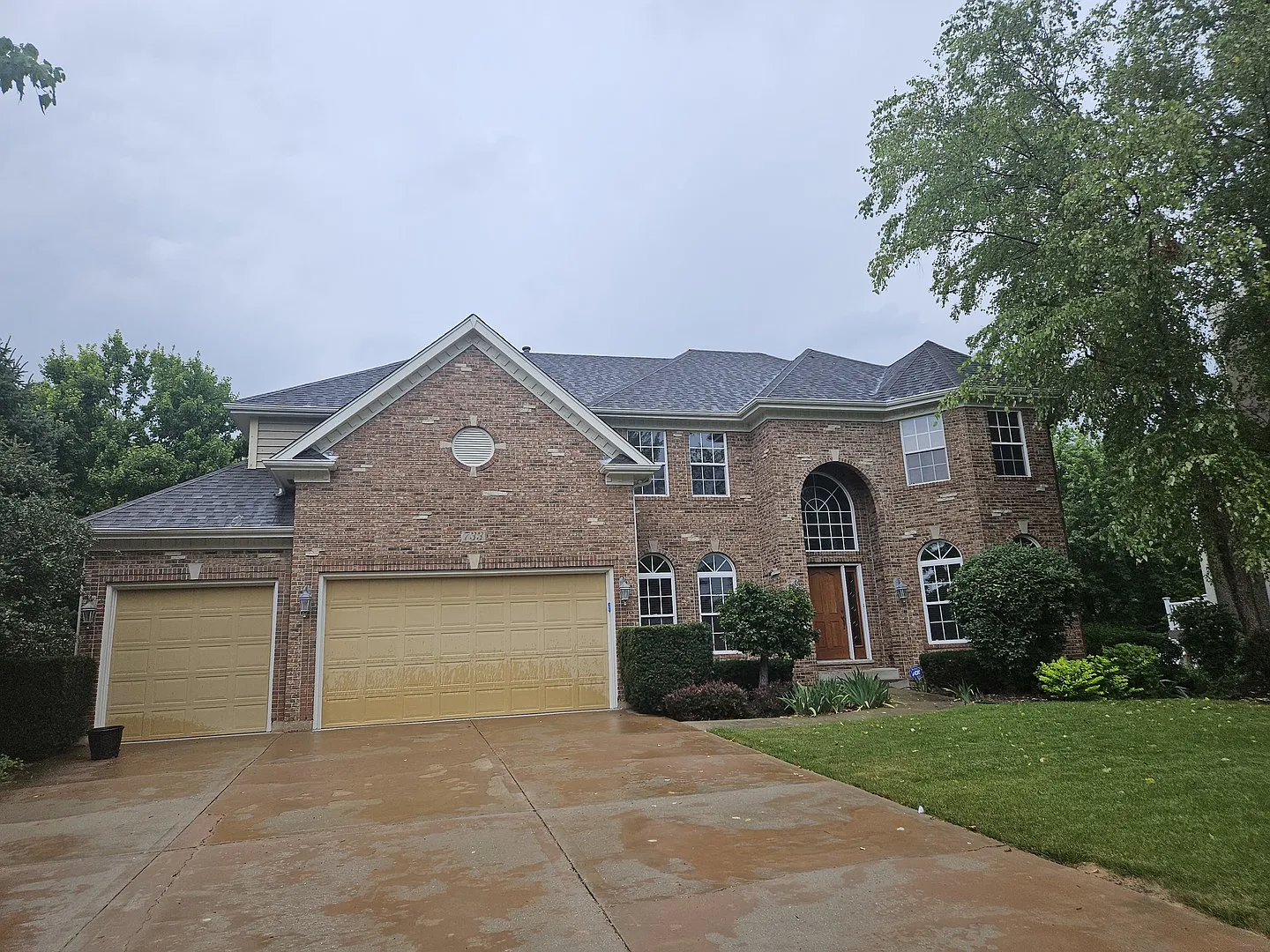 4 bed, 4.5 bath, 3332 sqft, $4,000 — Photo 2