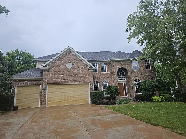 733 Woodbury Ct — Photo 2