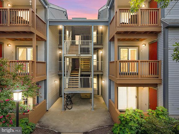 3rd image of 6901 Victoria Dr Unit G