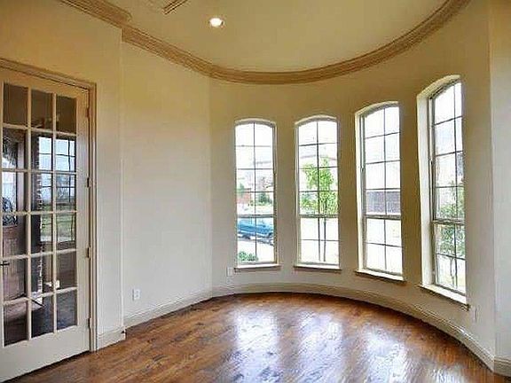 2nd image of 204 Parkhaven Dr