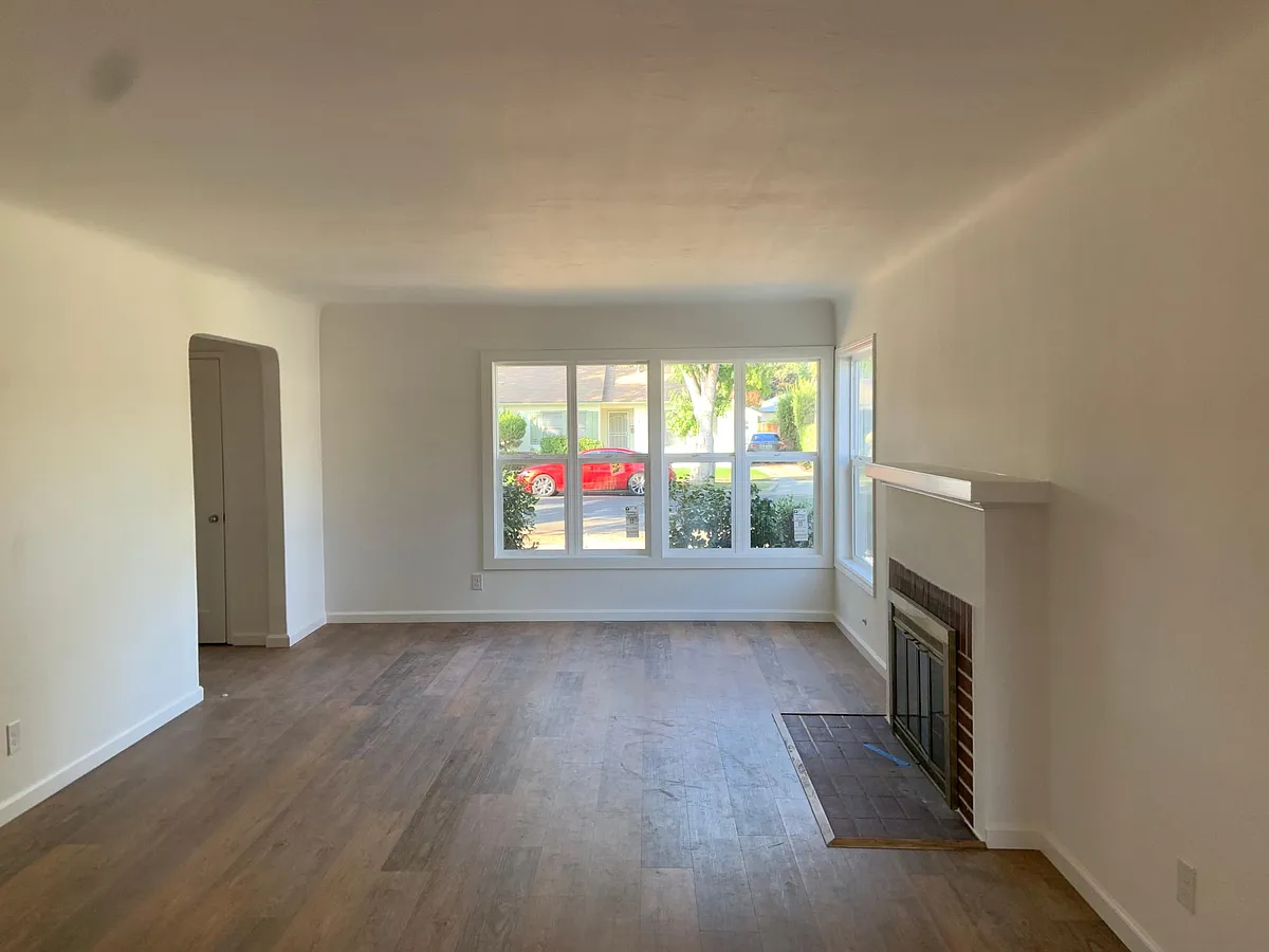 Living room - 26 E Cortland Ave
