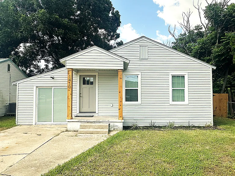 1410 E Mesquite Ln — Photo 1