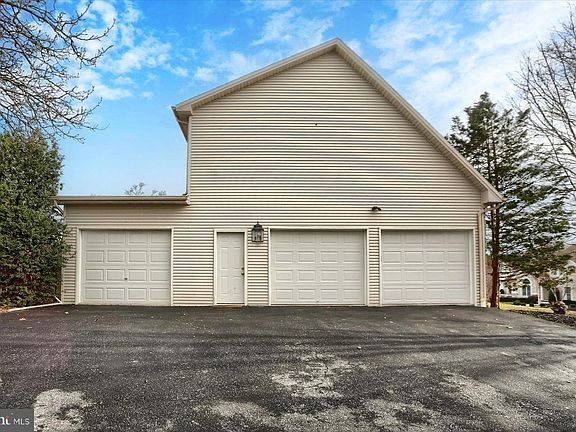 5th image of 1014 S Waterford Way