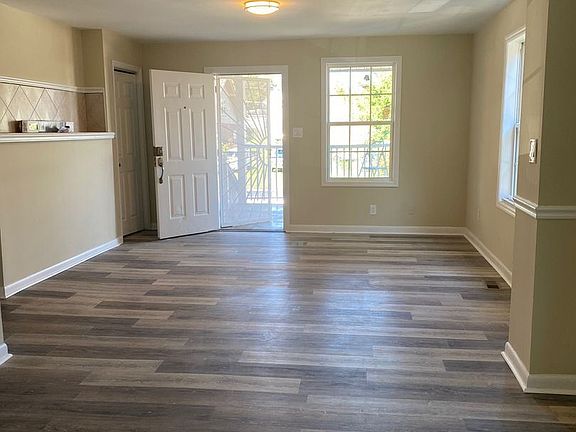 2nd image of 2436 Linden Ave