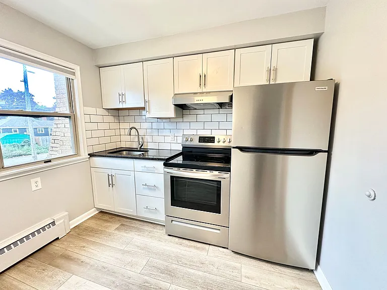 636 Larpenteur Apartments! — Photo 10