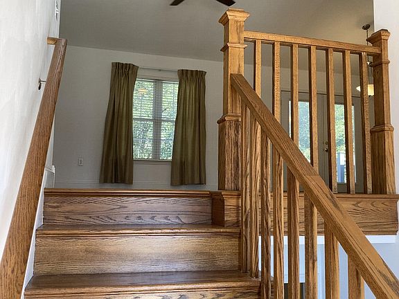 4th image of 4734 Meadow Crossing Ln NE