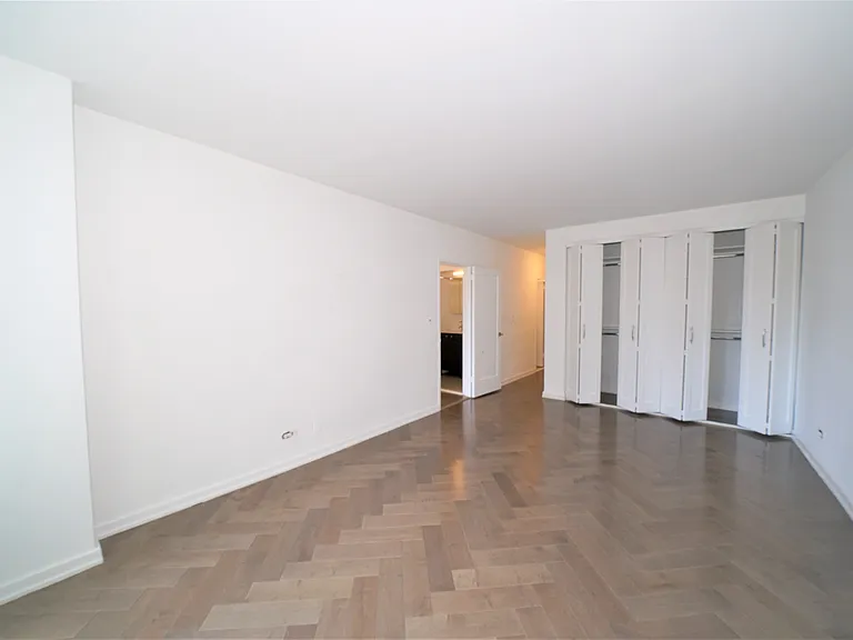444 E 82nd St #4M — Photo 10