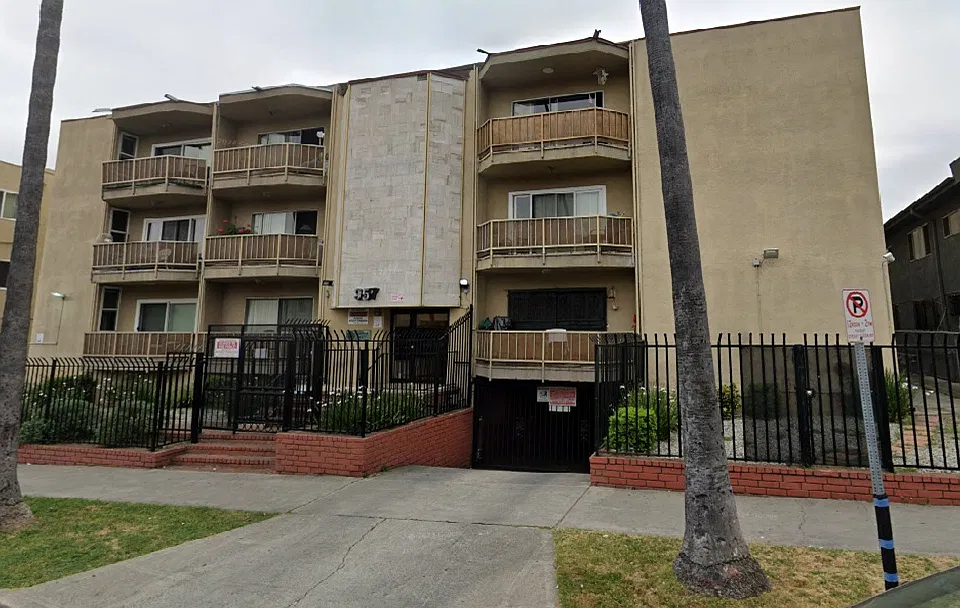 957 Menlo Ave #108